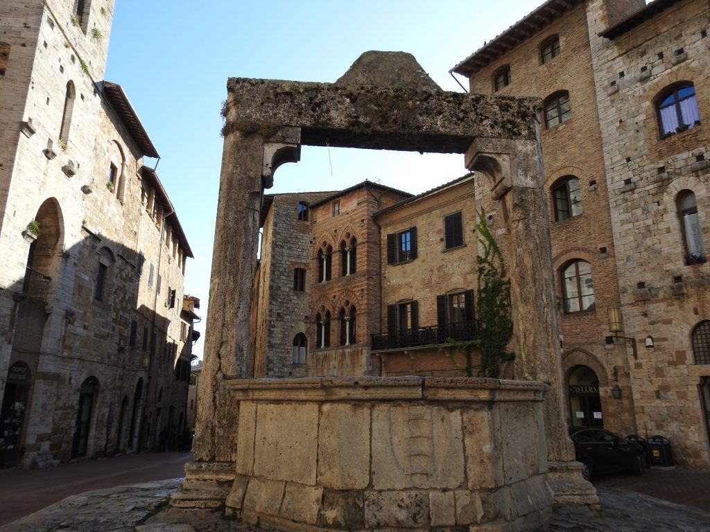 san gimignano piazza della cisterna 2