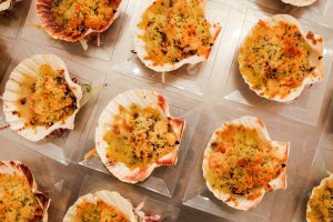 Capesante gratinate al forno,  ricetta e video ricetta  di un secondo piatto delizioso