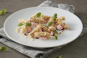 Pasta con mousse di Mortadella Bologna IGP, pistacchio e stracciatella, un primo ricco e goloso