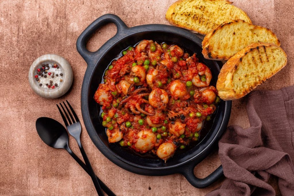 Calamari in umido: la ricetta con il sugo, a prova di scarpetta 2 calamari in umido