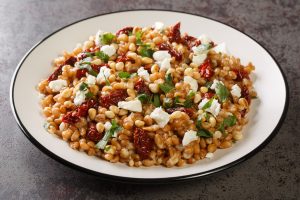 Il farro fa ingrassare? Scopri se è così, le calorie e quanto se ne può mangiare