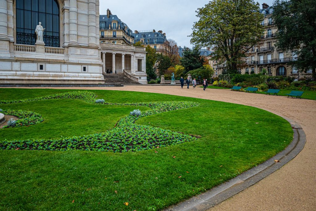 il palazzo Galliera e il giardino 5
