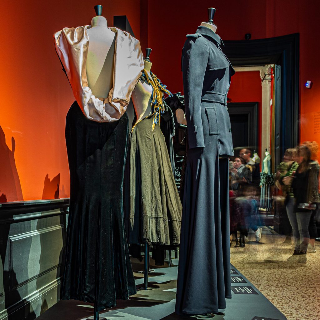 la mostra su Alaia 7