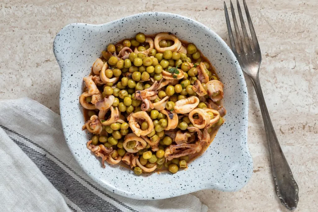 calamari con piselli