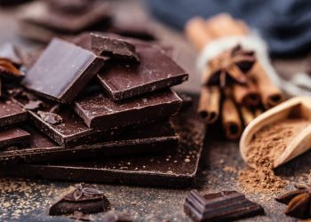cioccolato fondente: che cos'è, tipologie e differenze, benefici e quanto mangiarne a dieta