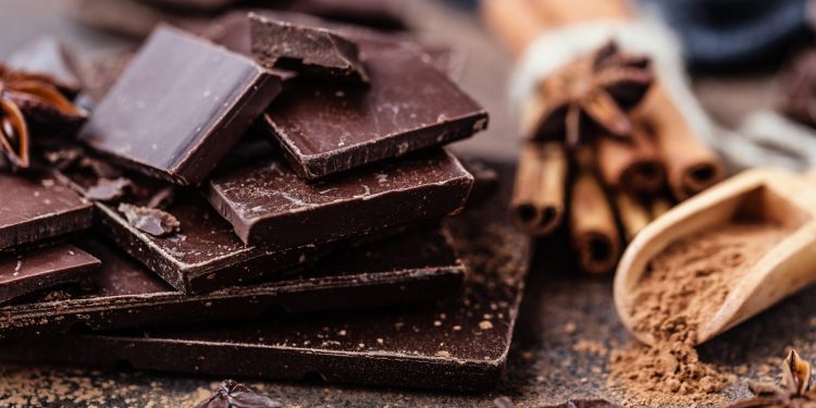 cioccolato fondente: che cos'è, tipologie e differenze, benefici e quanto mangiarne a dieta