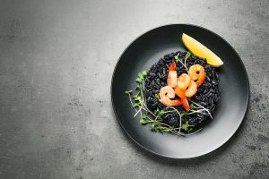 Risotto al nero di seppia: ricetta e video di un primo piatto sano e veloce