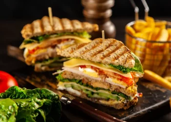 club sandwich: ricetta originale, varianti e calorie