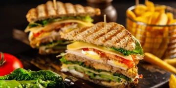 club sandwich: ricetta originale, varianti e calorie