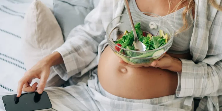 cosa non mangiare in gravidanza: cibi da evitare per una gravidanza serena