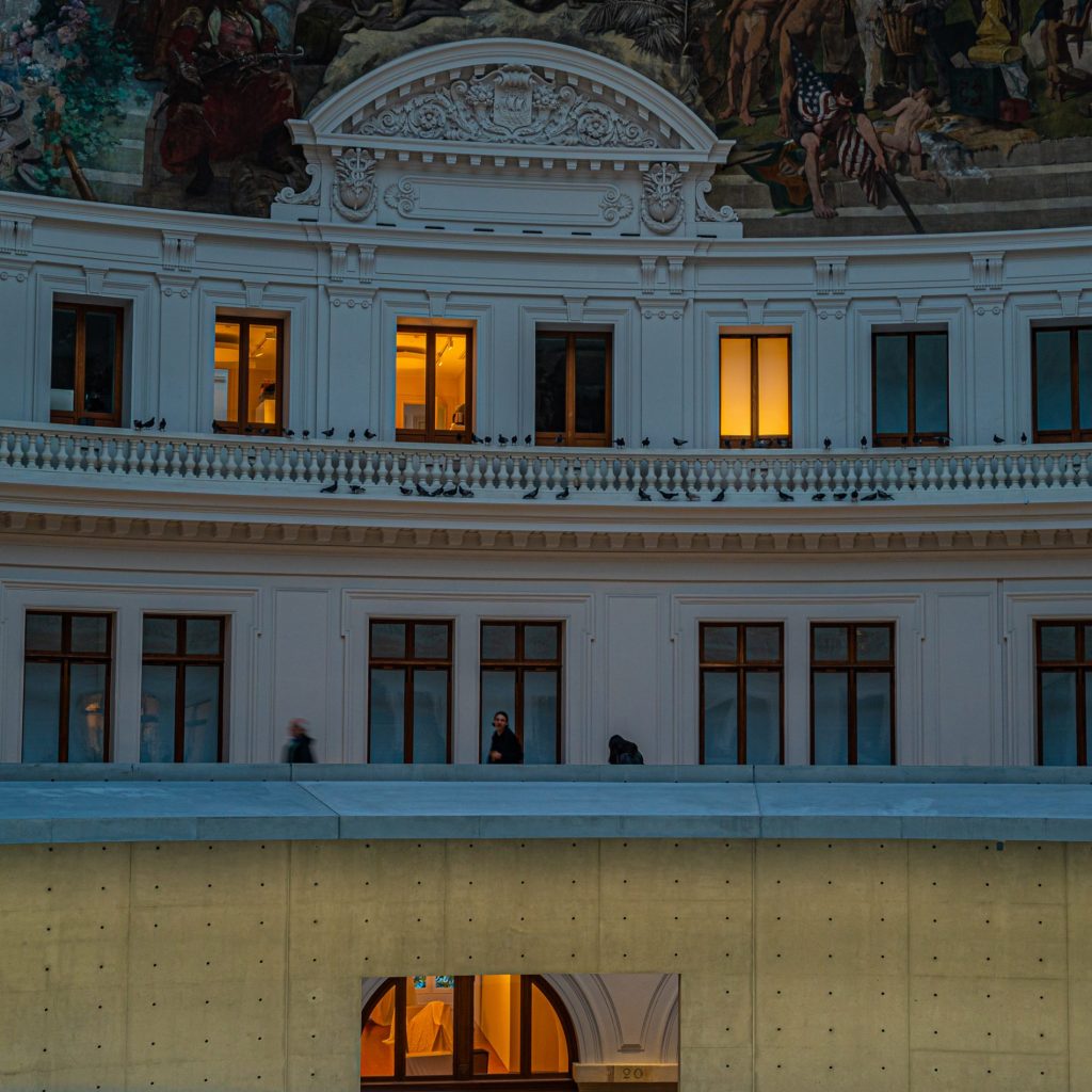 I piccioni di Cattelan alla Borsa del Commercio