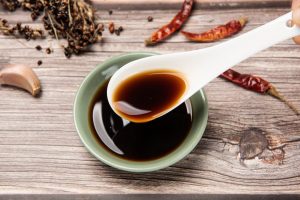 Salsa di soia: cosa contiene, calorie, quale comprare, usi in cucina