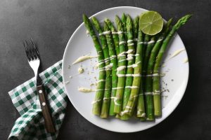 Asparagi in padella con burro e Parmigiano: ricetta e video ricetta