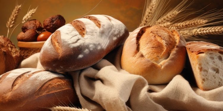 Alcuni tipi di pane con delle spighe di grano