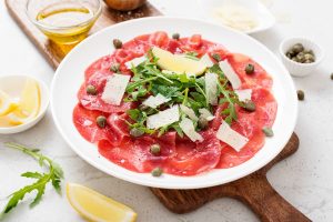 Carpaccio di manzo: ricetta fresca e delicata