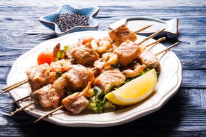 Spiedini di pesce: la ricetta e come cucinarli