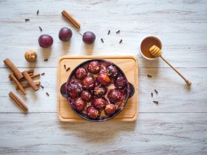 Prugne cotte: come prepararle in modo semplice a casa
