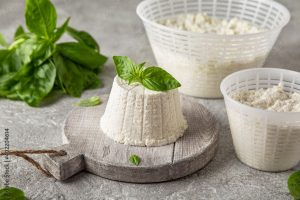 Ricotta: che cos’è, a cosa fa bene e usi in cucina