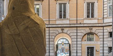 vista del cortile di Palazzo Braschi e dell'affaccio si Piazza Navona a Roma