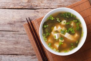 Zuppa di miso: la ricetta da fare a casa con step by step fotografico