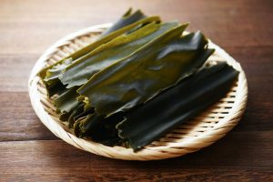Alga kombu: proprietà, come si usa e controindicazioni