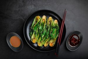 Pak choi in wok: ricetta leggera del cavolo cinese
