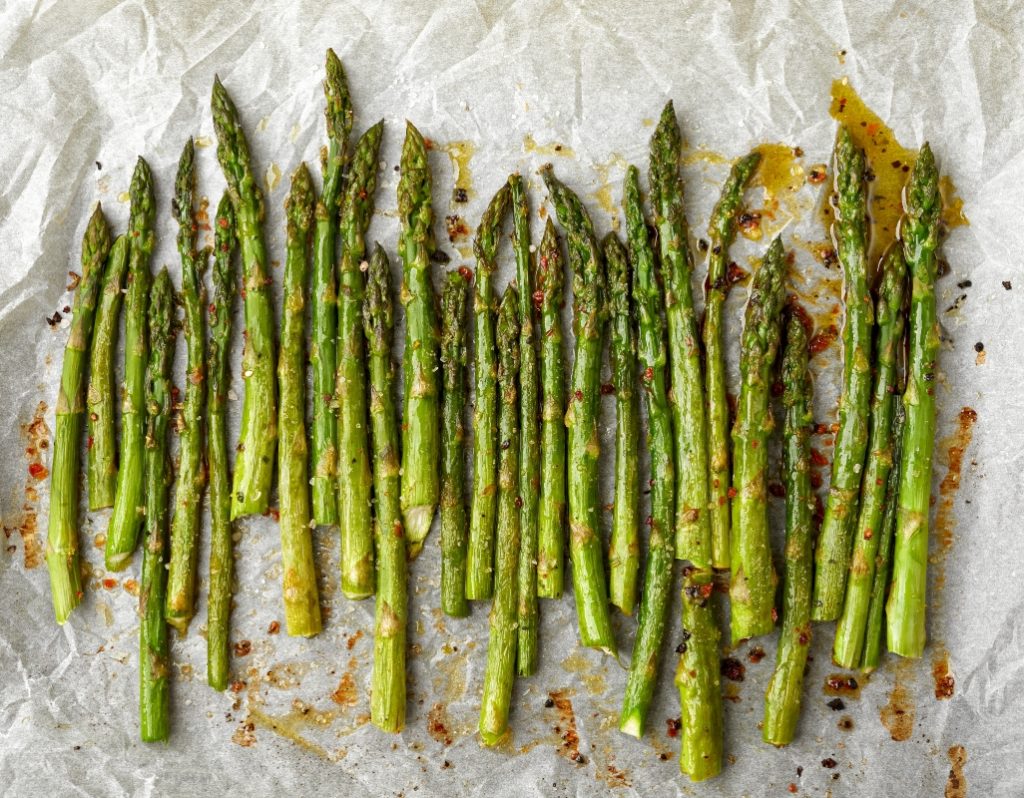 Asparagi al forno: contorno gustoso e semplice 3 su pellicola per forno asparagi al forno gratinati