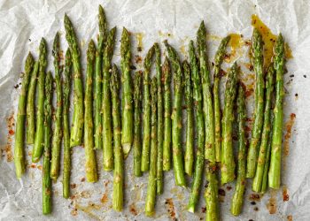 su pellicola per forno asparagi al forno gratinati