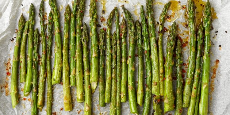 su pellicola per forno asparagi al forno gratinati