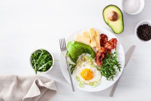 Dieta chetogenica o dieta keto: cos’è, come funziona benefici e controindicazioni