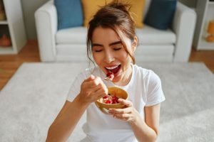 Mindful eating:  cos’è, perché fa bene e i 6 passi per cominciare