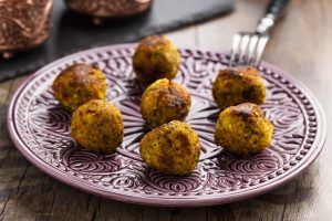 Polpette di cous cous con verdure al forno