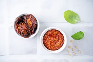 Pesto di pomodori secchi: ricetta facile e versatile