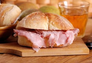 Ricette con prosciutto cotto: veloci, delicate e facili da preparare