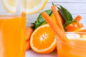Succo ACE fatto in casa con il frullatore o l’estrattore