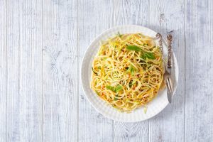 Pasta alla carrettiera: ricetta siciliana con variante al pomodoro pronta in 10 minuti