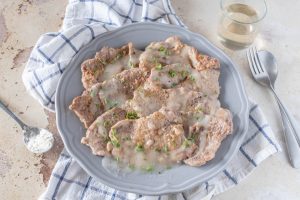 Scaloppine al vino bianco: un secondo piatto di carne leggero e saporito