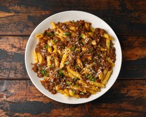 Pasta alla genovese: ricetta del sugo napoletano passo dopo passo