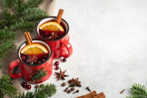 Vin brulé fatto in casa: bevanda calda e speziata  con videoricetta