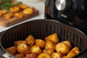Patate con friggitrice ad aria: croccanti fuori e morbide dentro