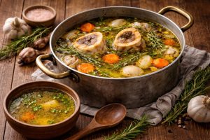 Brodo di ossa: ricetta del superfood  ricco di nutrienti