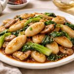 Gnocchi di riso: come farli in casa in poche mosse 1 piatto tondo con gnocchi di riso cinesi e verdure