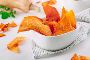 Chips di zucca al forno: croccanti, sane e leggere