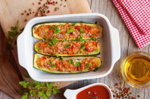 Zucchine ripiene di carne: ricetta facile e gustosa al forno