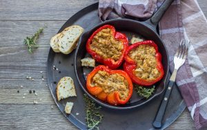 Peperoni ripieni di tonno: la ricetta al forno facile e gustosa