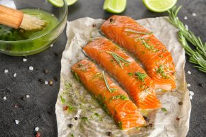 Salmone marinato: la ricetta fresca per un antipasto  fresco e saporito