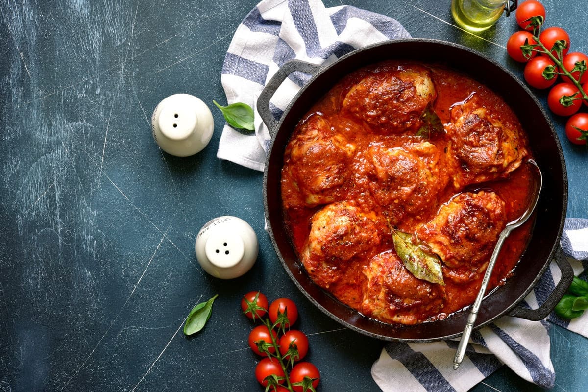 Pollo alla pizzaiola in padella: ricetta facile e leggera
