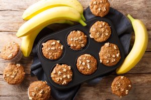 Muffin alla banana morbidi e profumati alla cannella