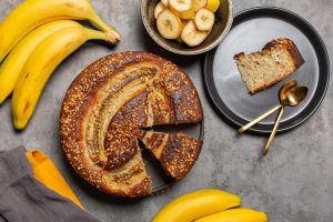 Torta di banane e yogurt: ricetta soffice senza burro